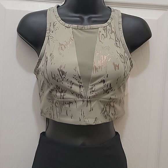 Sweaty Betty x Halle Berry Athena Sports Bra - Picture 4 of 15